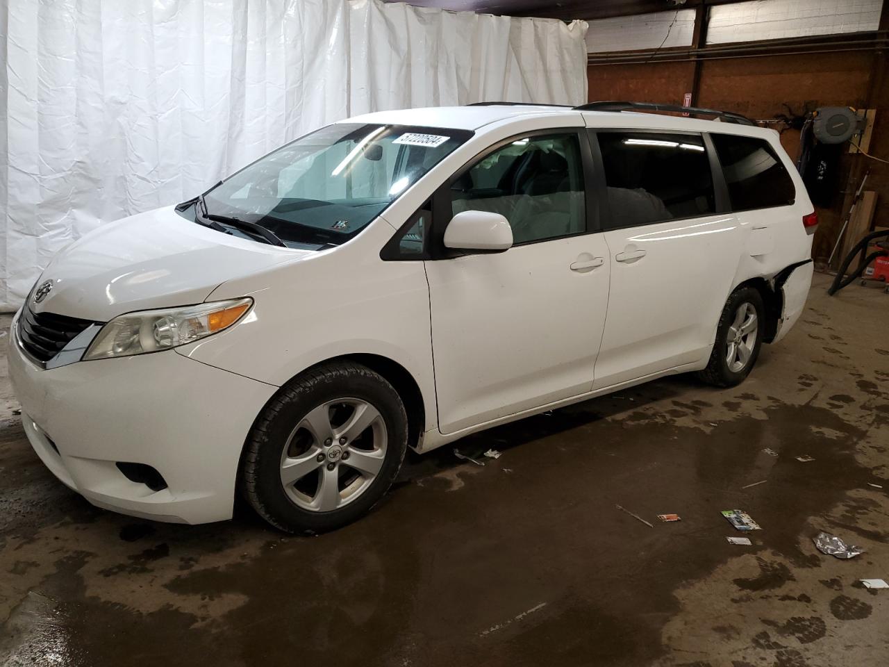 2011 TOYOTA SIENNA LE