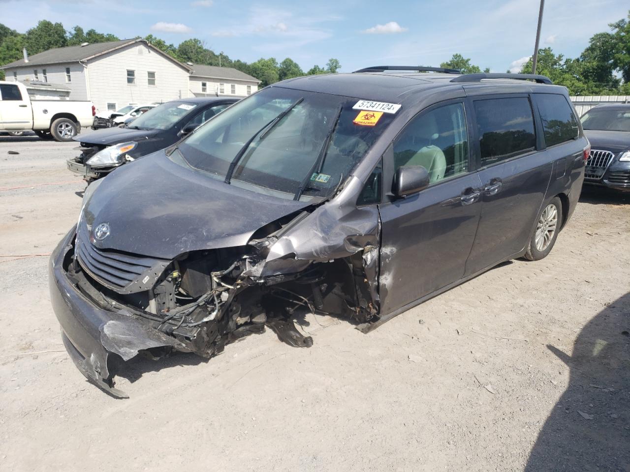 2016 TOYOTA SIENNA XLE