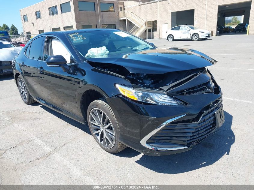 2024 TOYOTA CAMRY HYBRID XLE