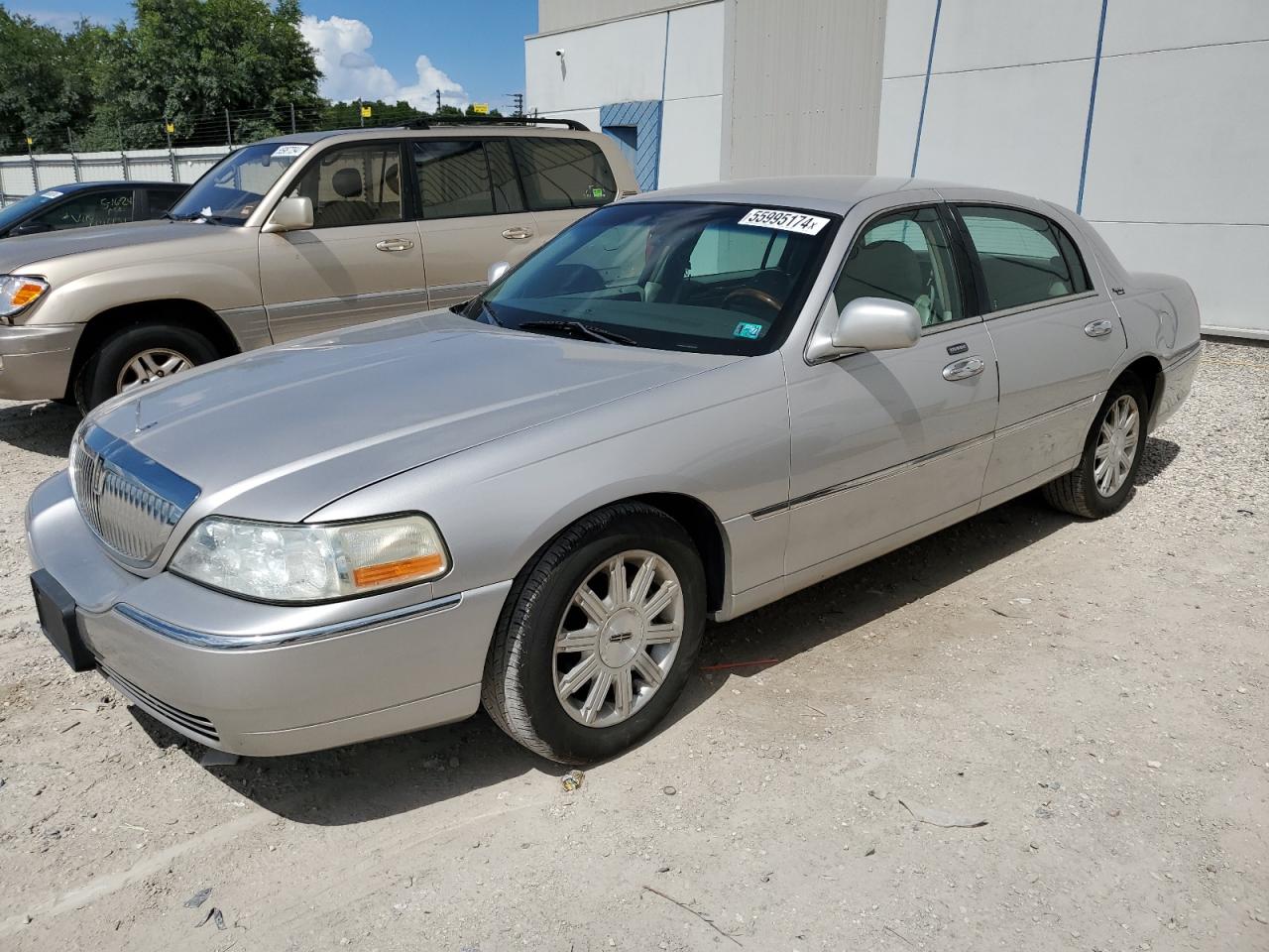 2010 LINCOLN TOWN CAR SIGNATURE LIMITED