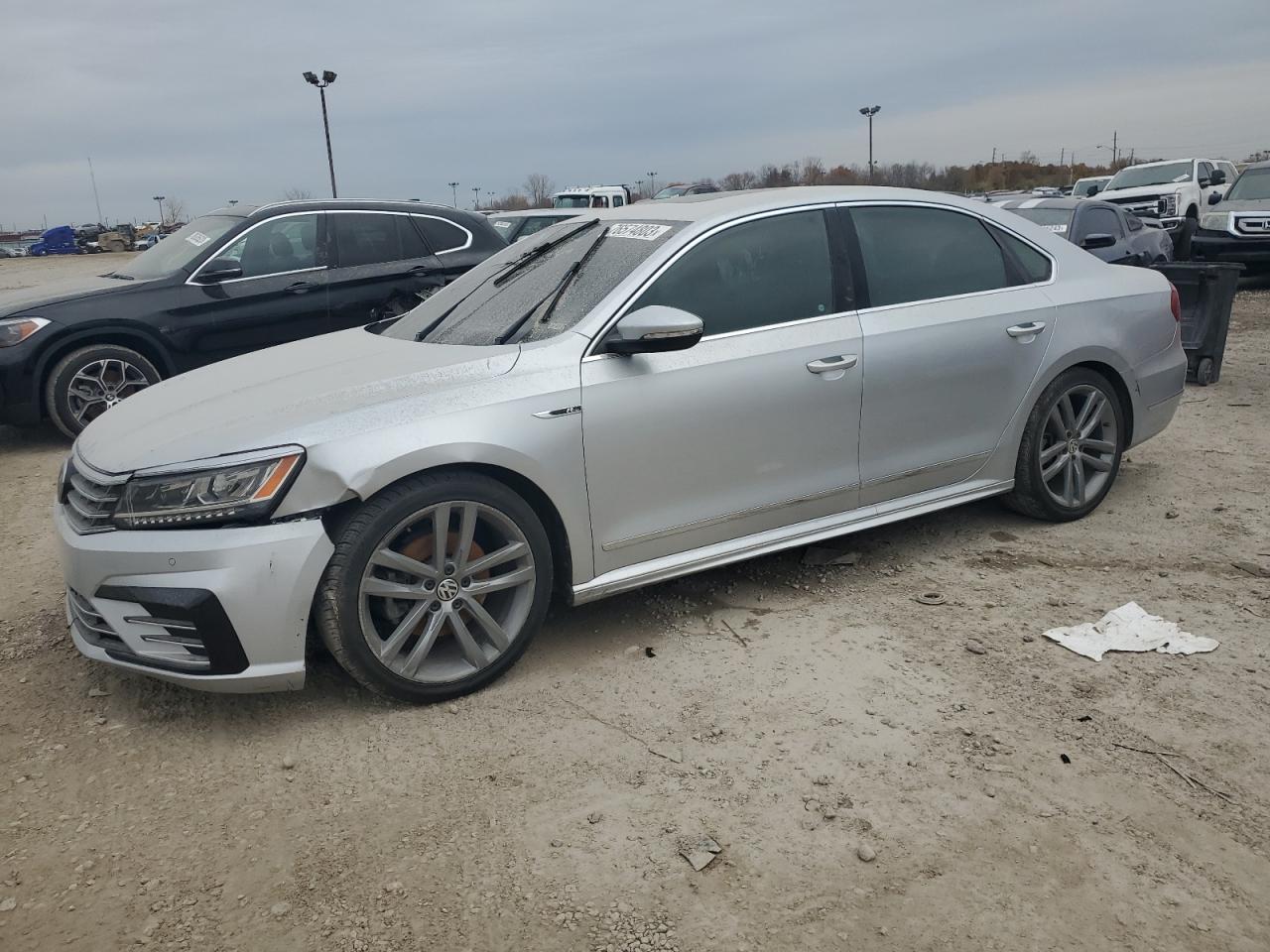 2019 VOLKSWAGEN PASSAT SE R-LINE