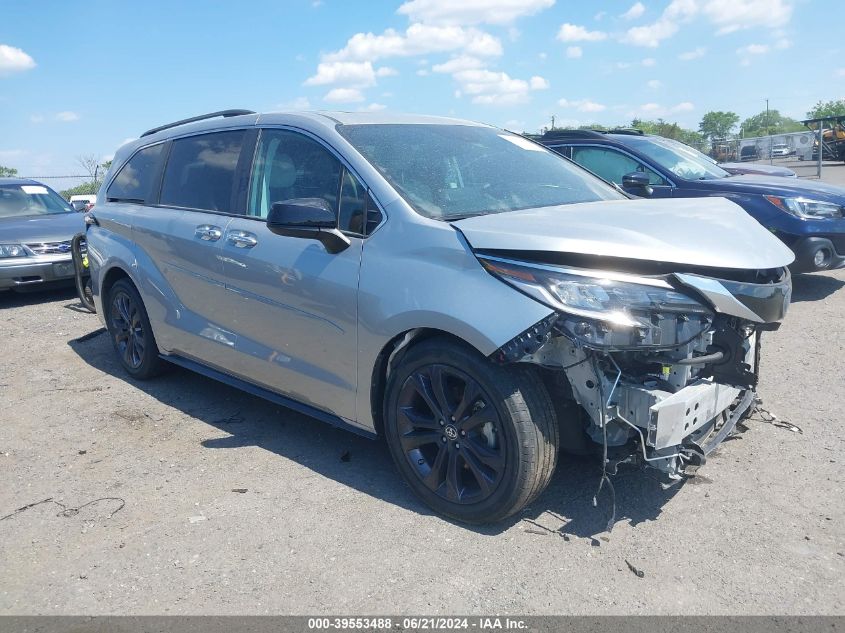 2022 TOYOTA SIENNA XSE