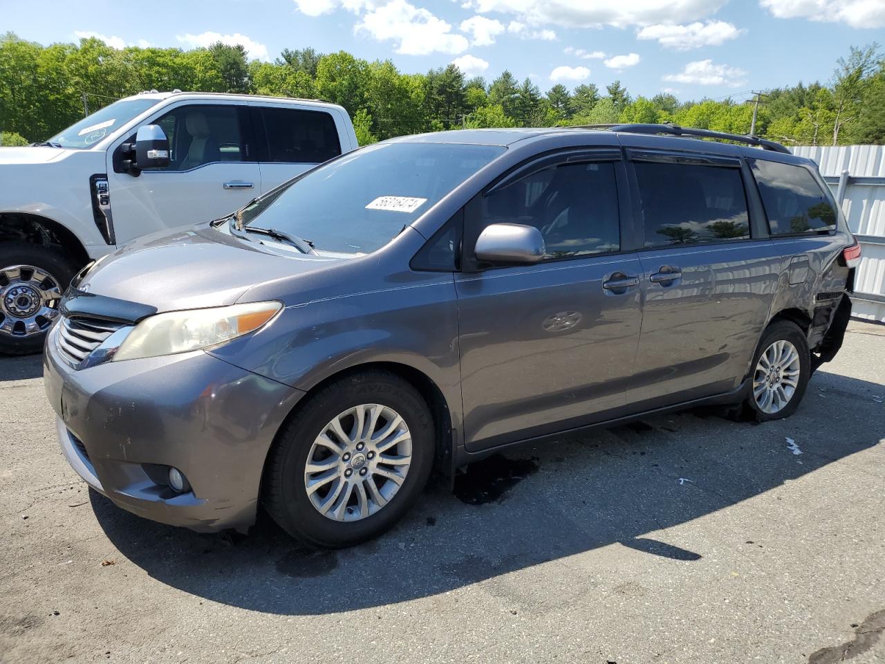 2011 TOYOTA SIENNA XLE