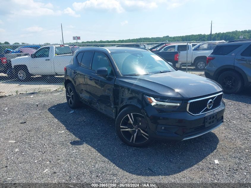 2020 VOLVO XC40 T5 MOMENTUM