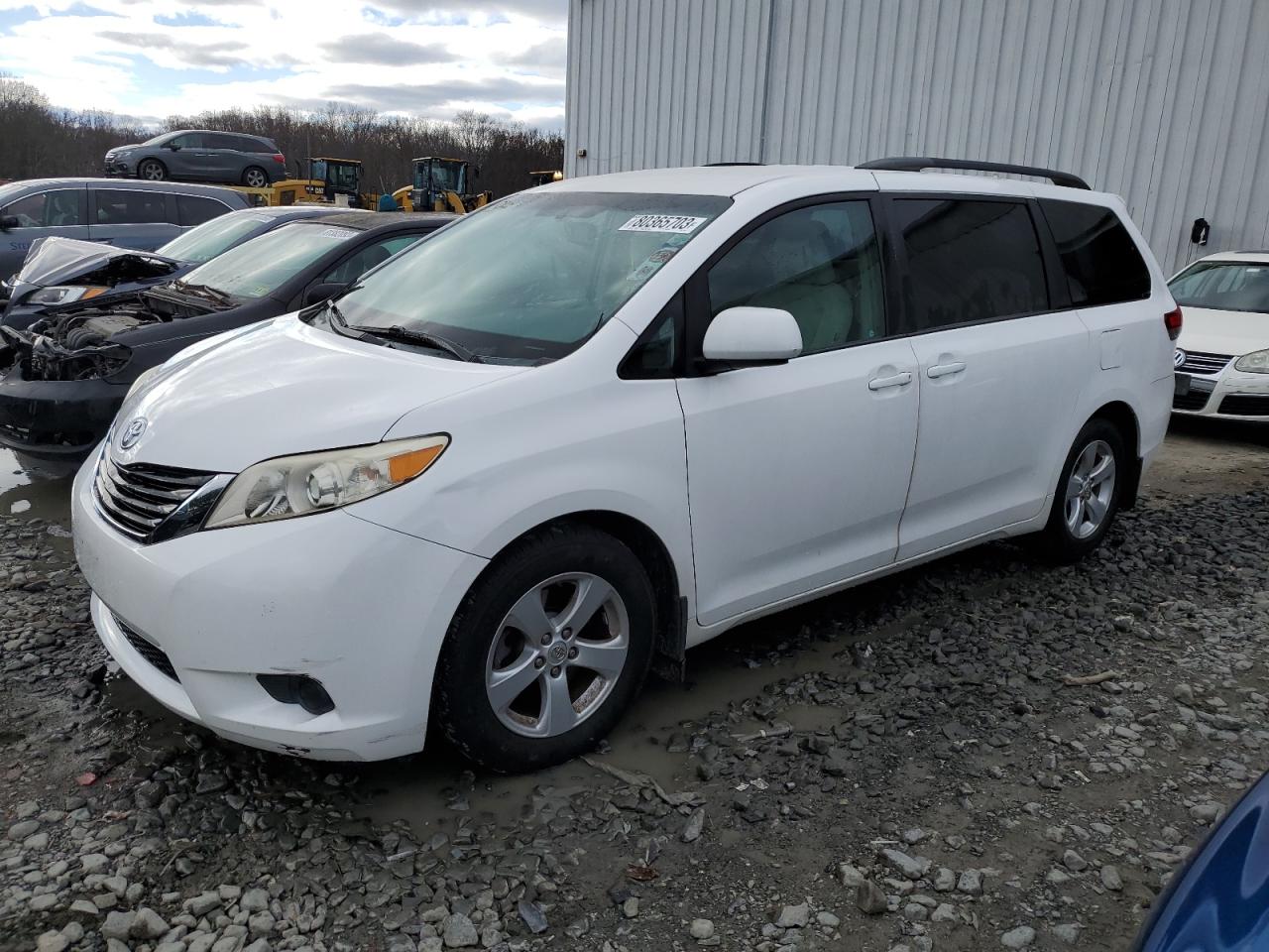 2013 TOYOTA SIENNA LE