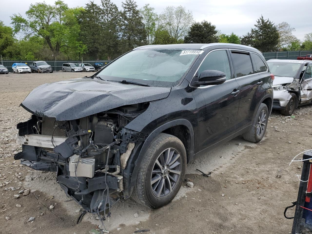 2019 TOYOTA HIGHLANDER SE