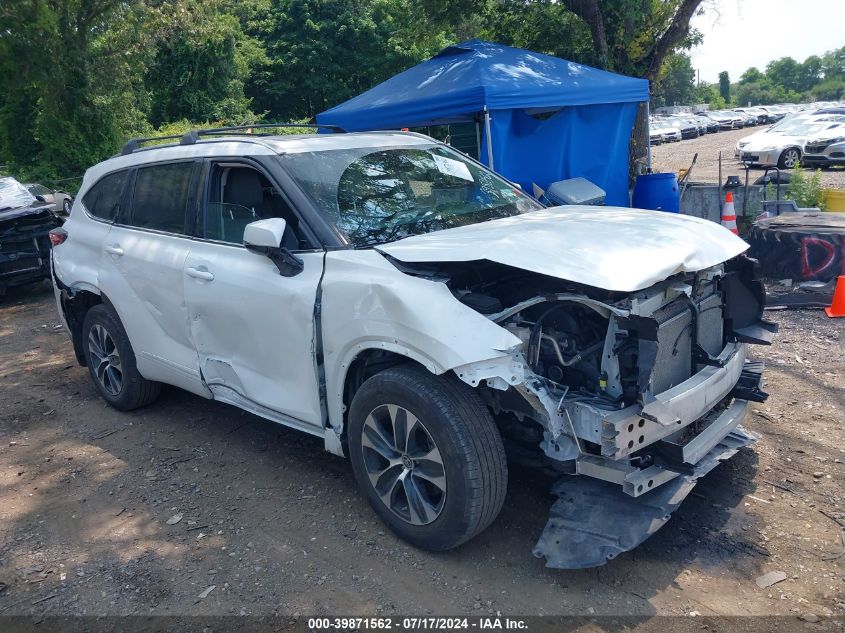 2021 TOYOTA HIGHLANDER XLE