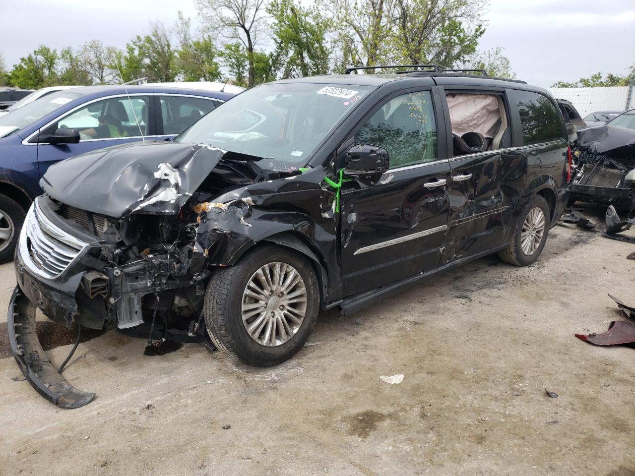 2013 CHRYSLER TOWN & COUNTRY TOURING L