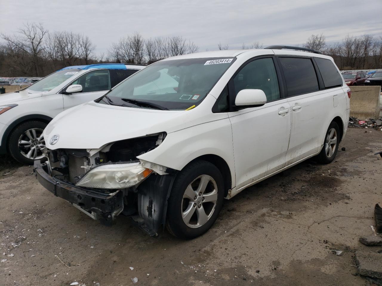 2015 TOYOTA SIENNA LE