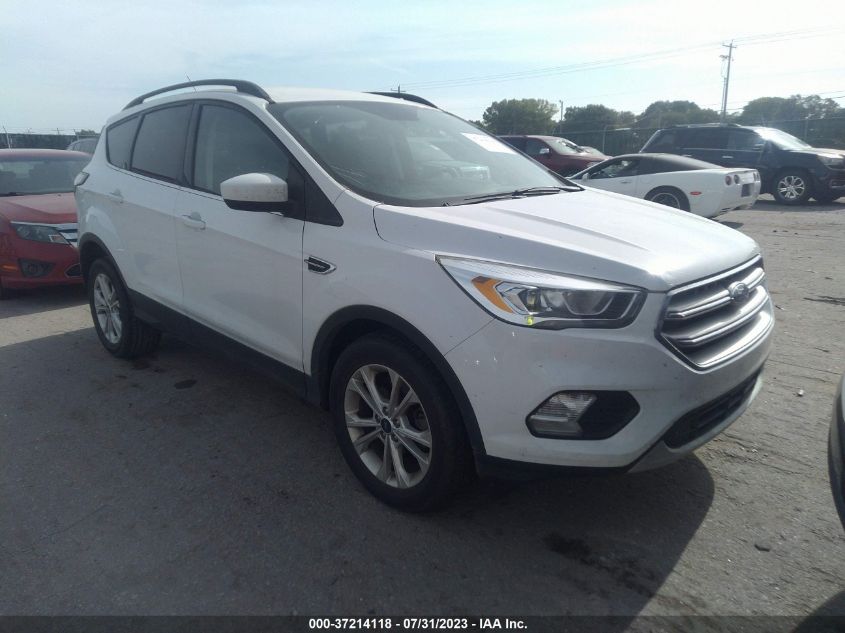 2017 FORD ESCAPE SE