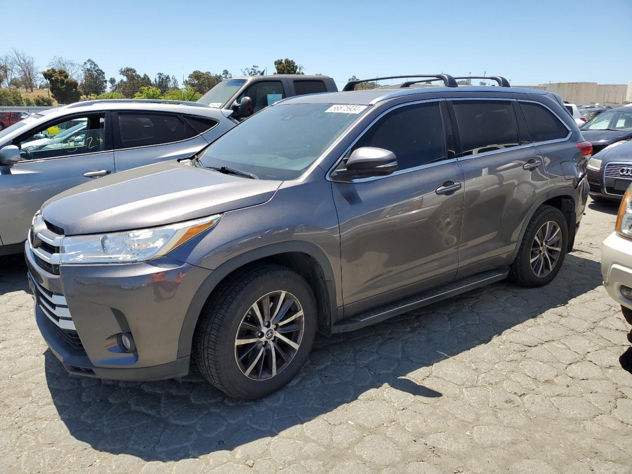 2018 TOYOTA HIGHLANDER SE