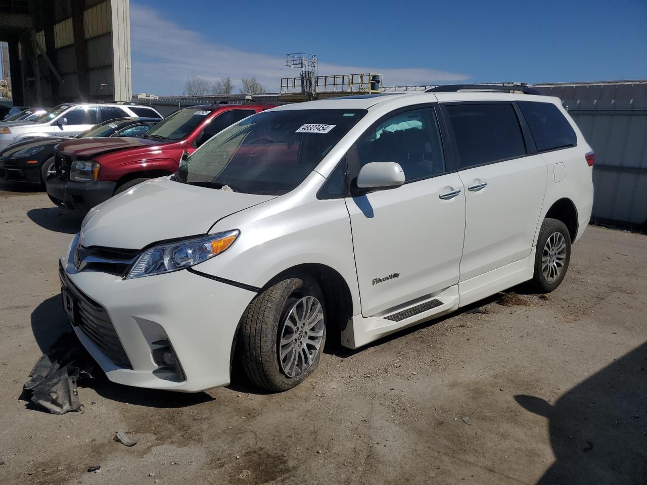 2020 TOYOTA SIENNA XLE