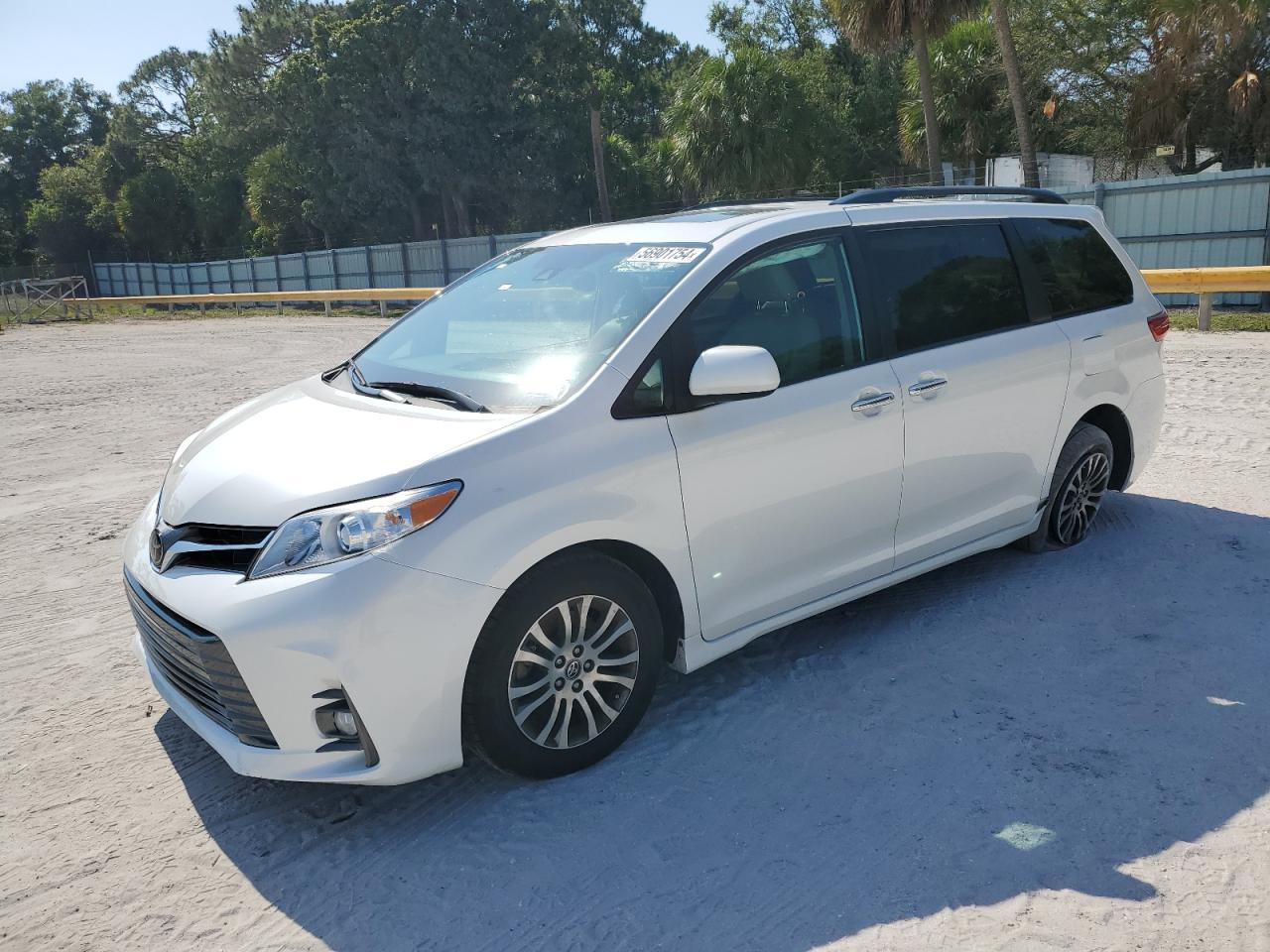 2020 TOYOTA SIENNA XLE