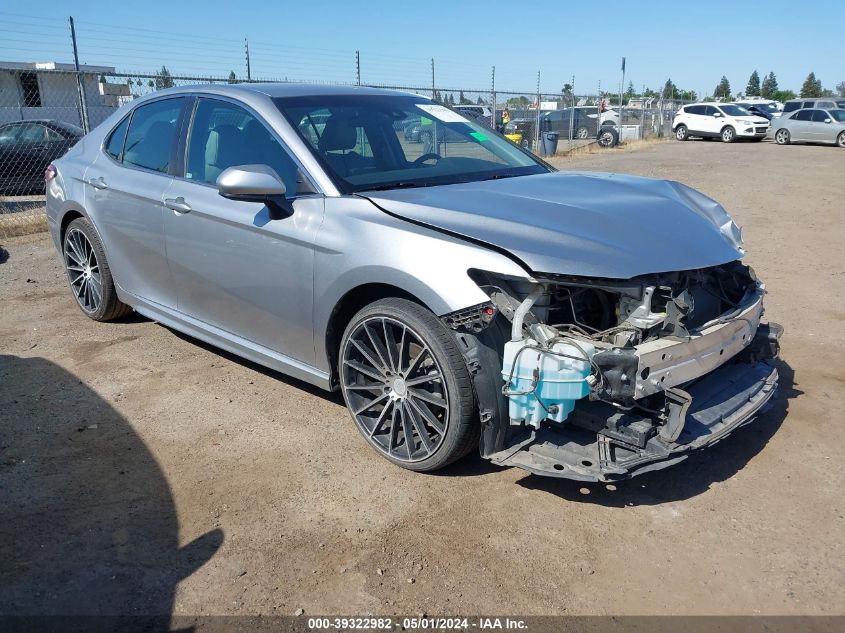 2018 TOYOTA CAMRY SE