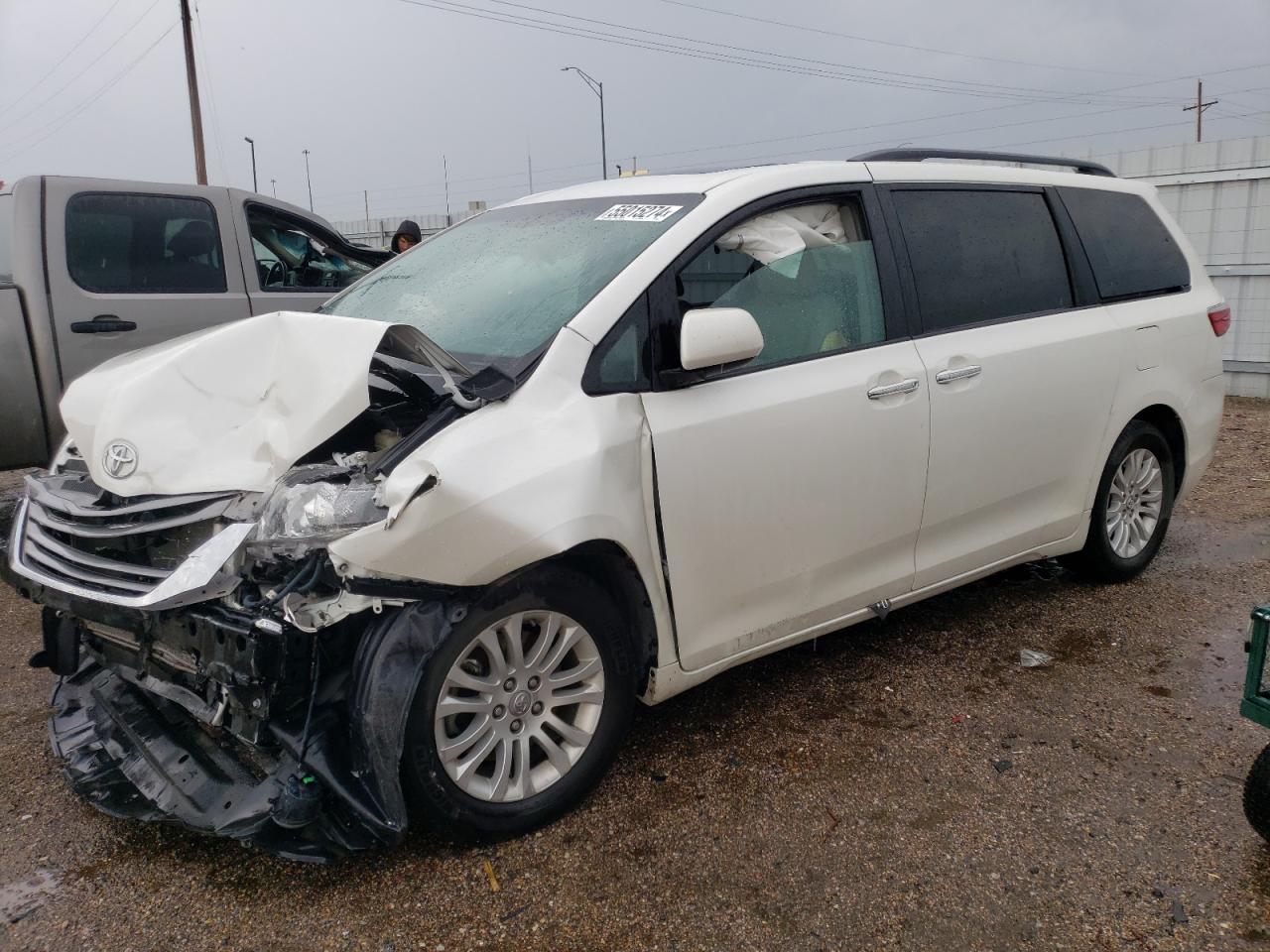 2017 TOYOTA SIENNA XLE