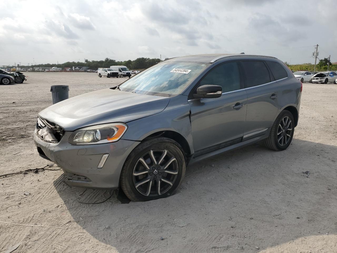 2017 VOLVO XC60 T6 DYNAMIC