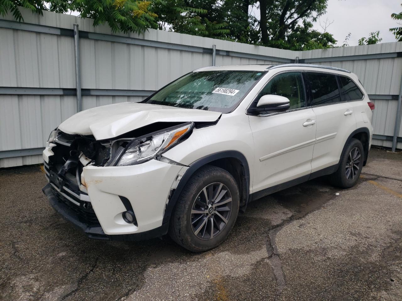 2019 TOYOTA HIGHLANDER SE