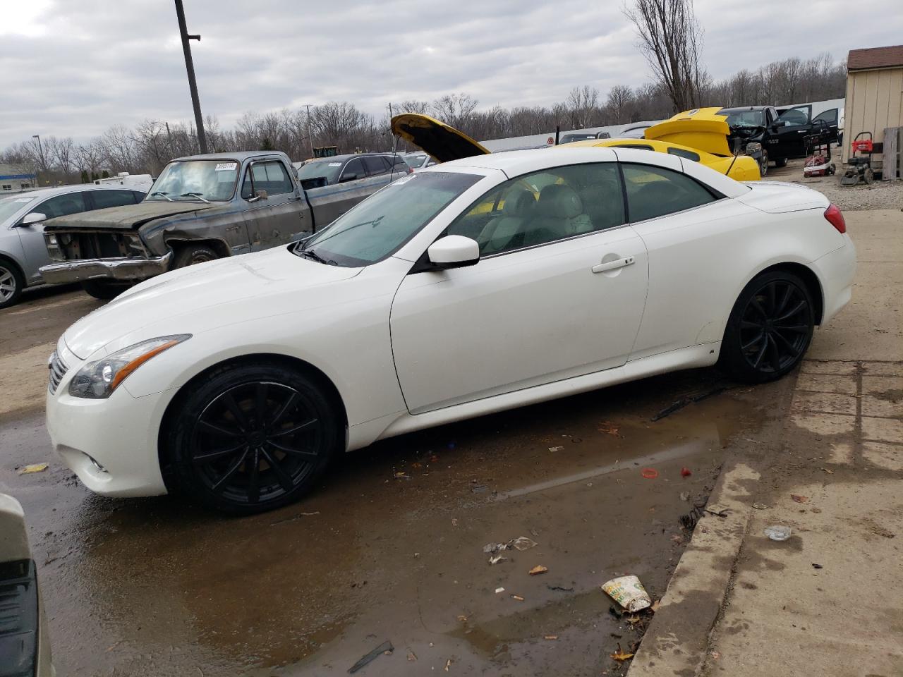 2015 INFINITI Q60 BASE