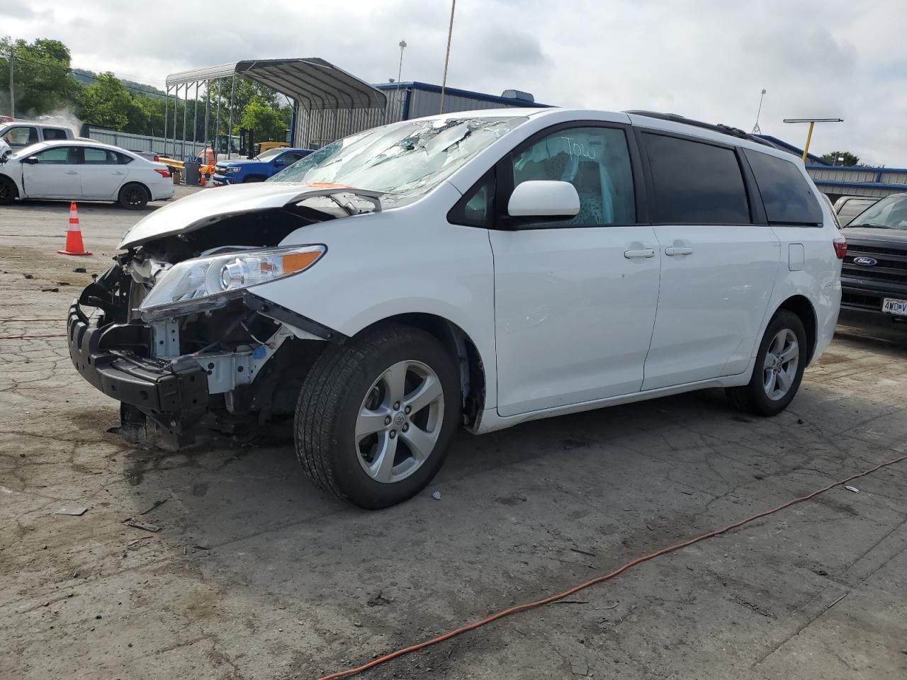 2015 TOYOTA SIENNA LE