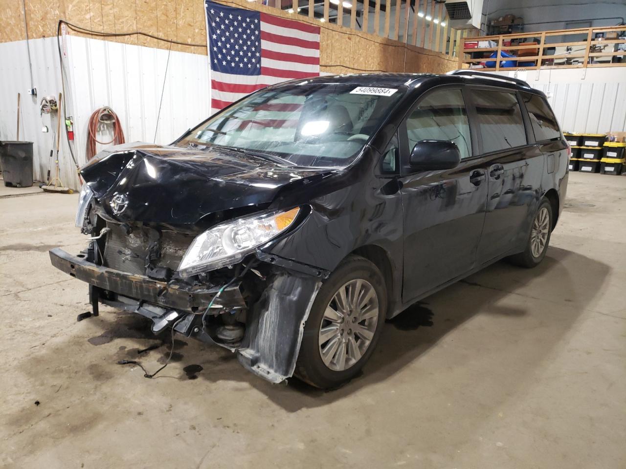 2014 TOYOTA SIENNA LE