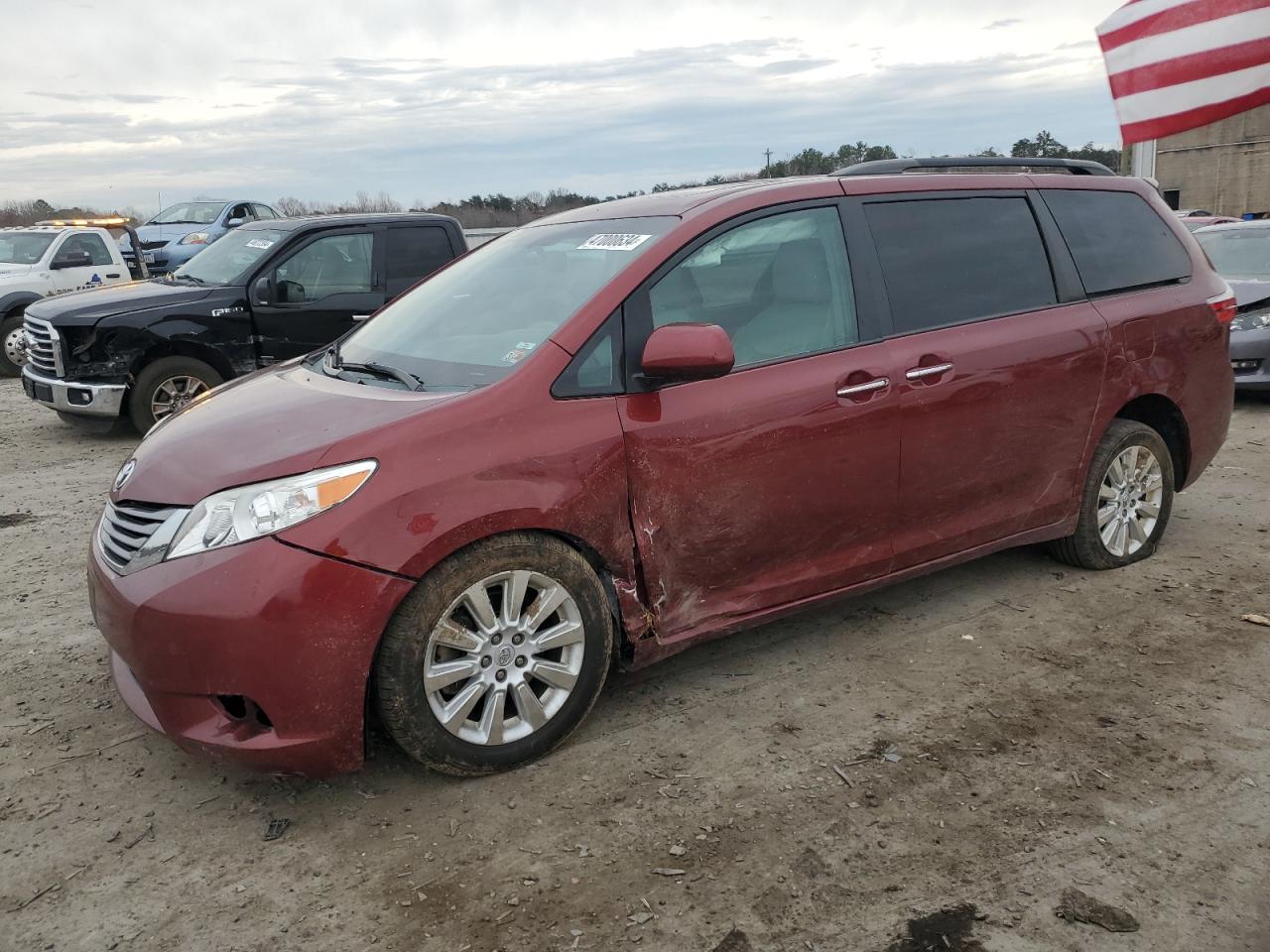 2015 TOYOTA SIENNA XLE