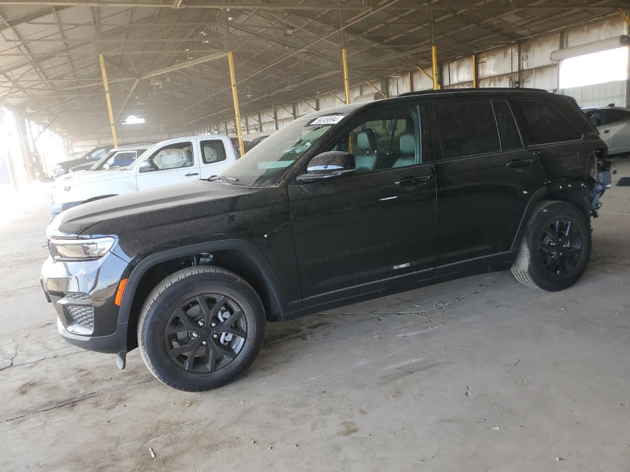 2024 JEEP GRAND CHEROKEE LAREDO