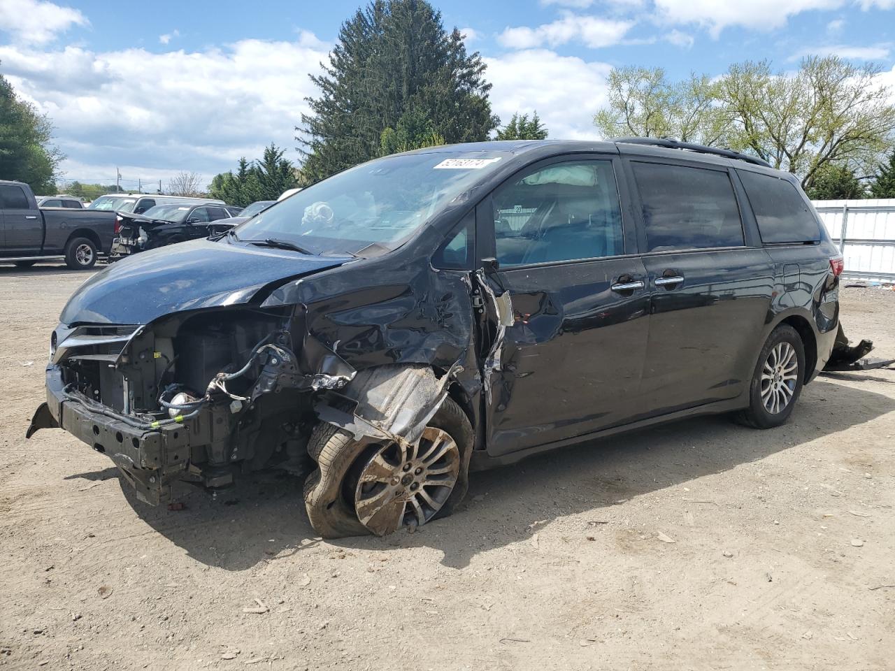 2020 TOYOTA SIENNA XLE