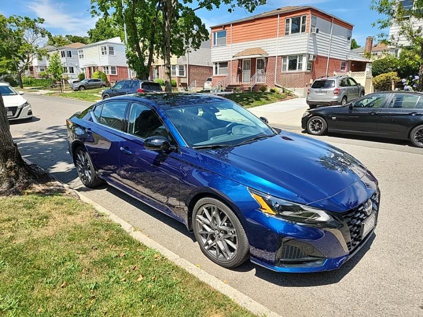 2023 NISSAN ALTIMA SR