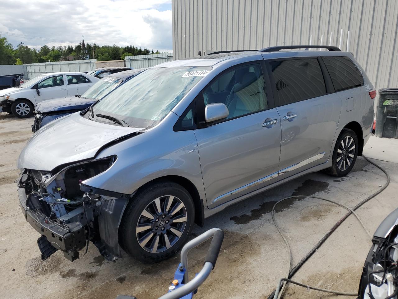 2018 TOYOTA SIENNA XLE