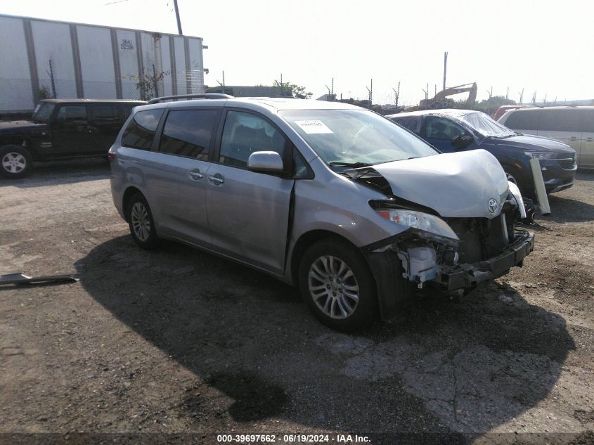 2017 TOYOTA SIENNA XLE PREMIUM 8 PASSENGER