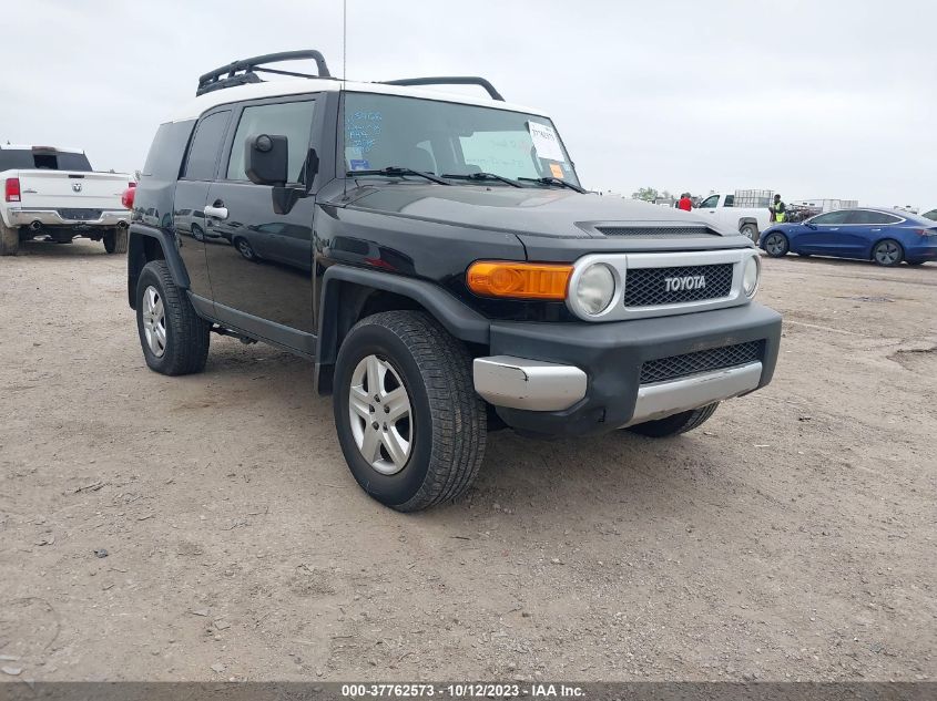 2011 TOYOTA FJ CRUISER