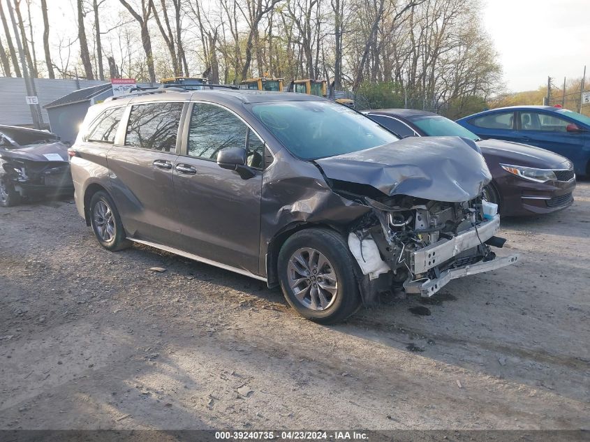 2022 TOYOTA SIENNA XLE