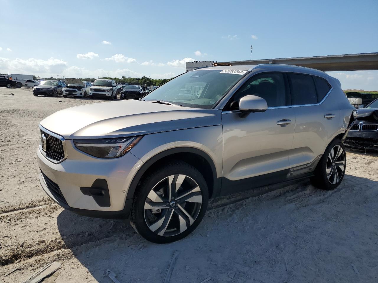 2024 VOLVO XC40 PLUS