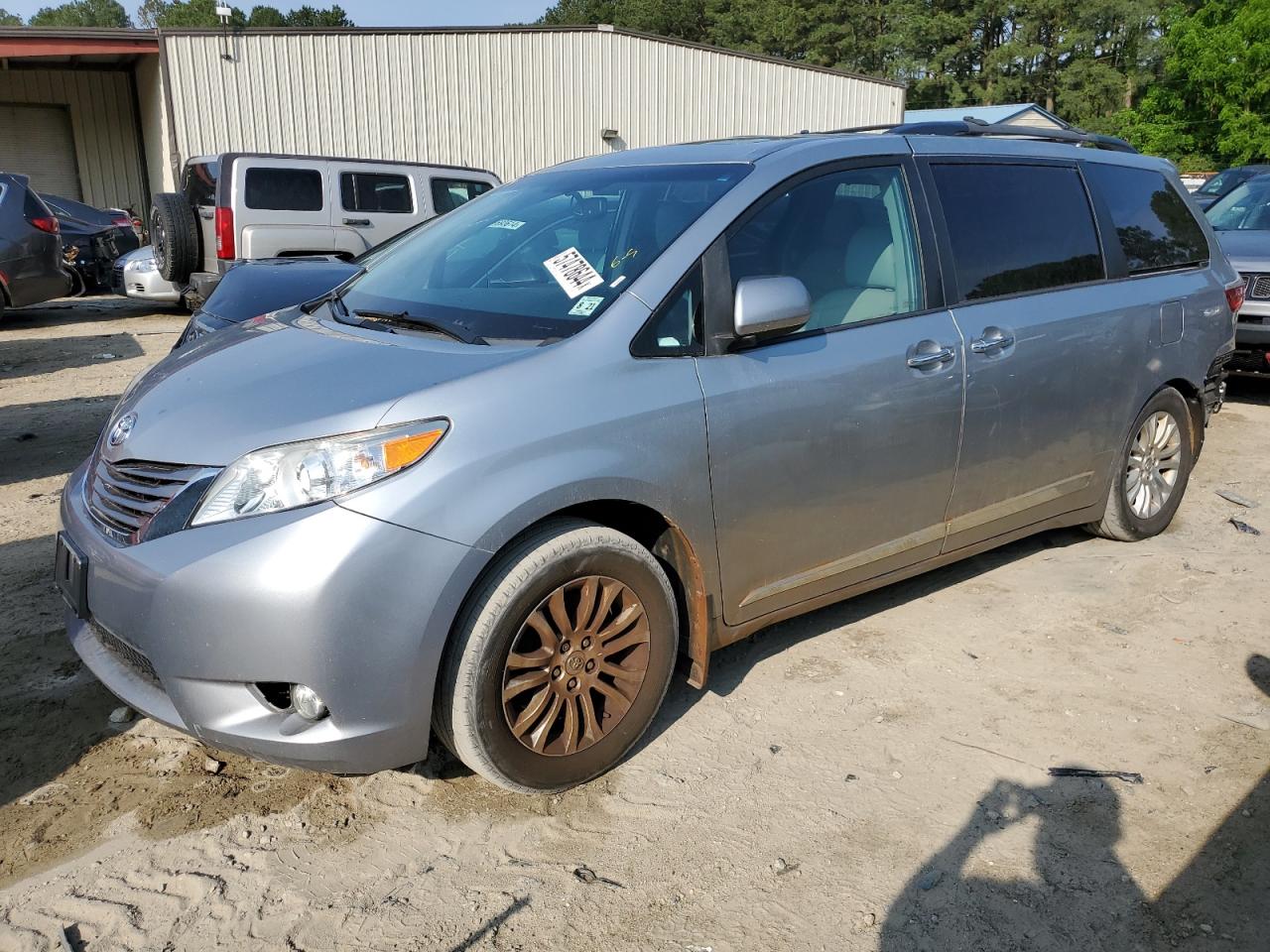 2017 TOYOTA SIENNA XLE