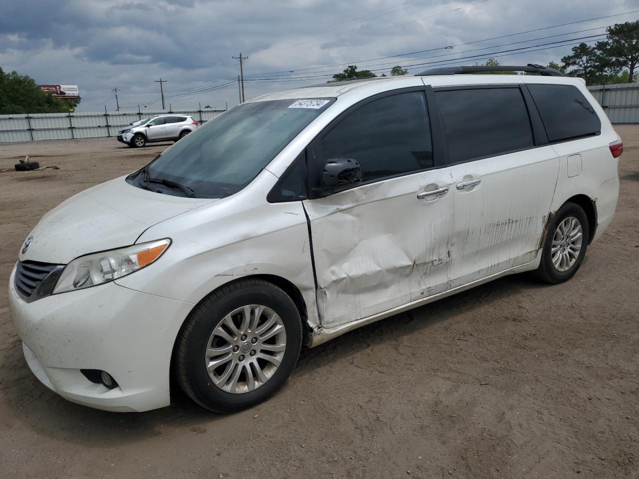 2015 TOYOTA SIENNA XLE