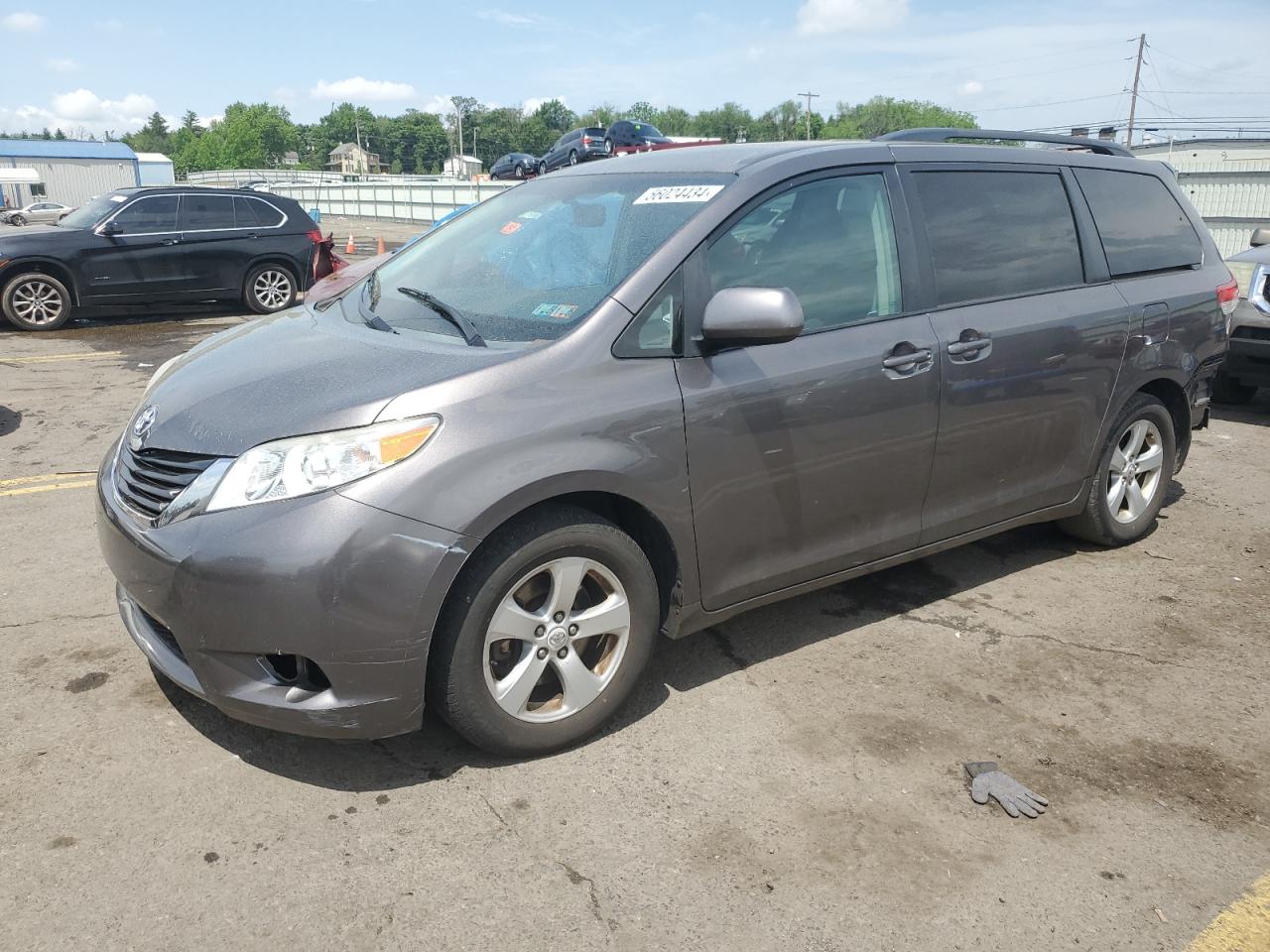 2012 TOYOTA SIENNA LE