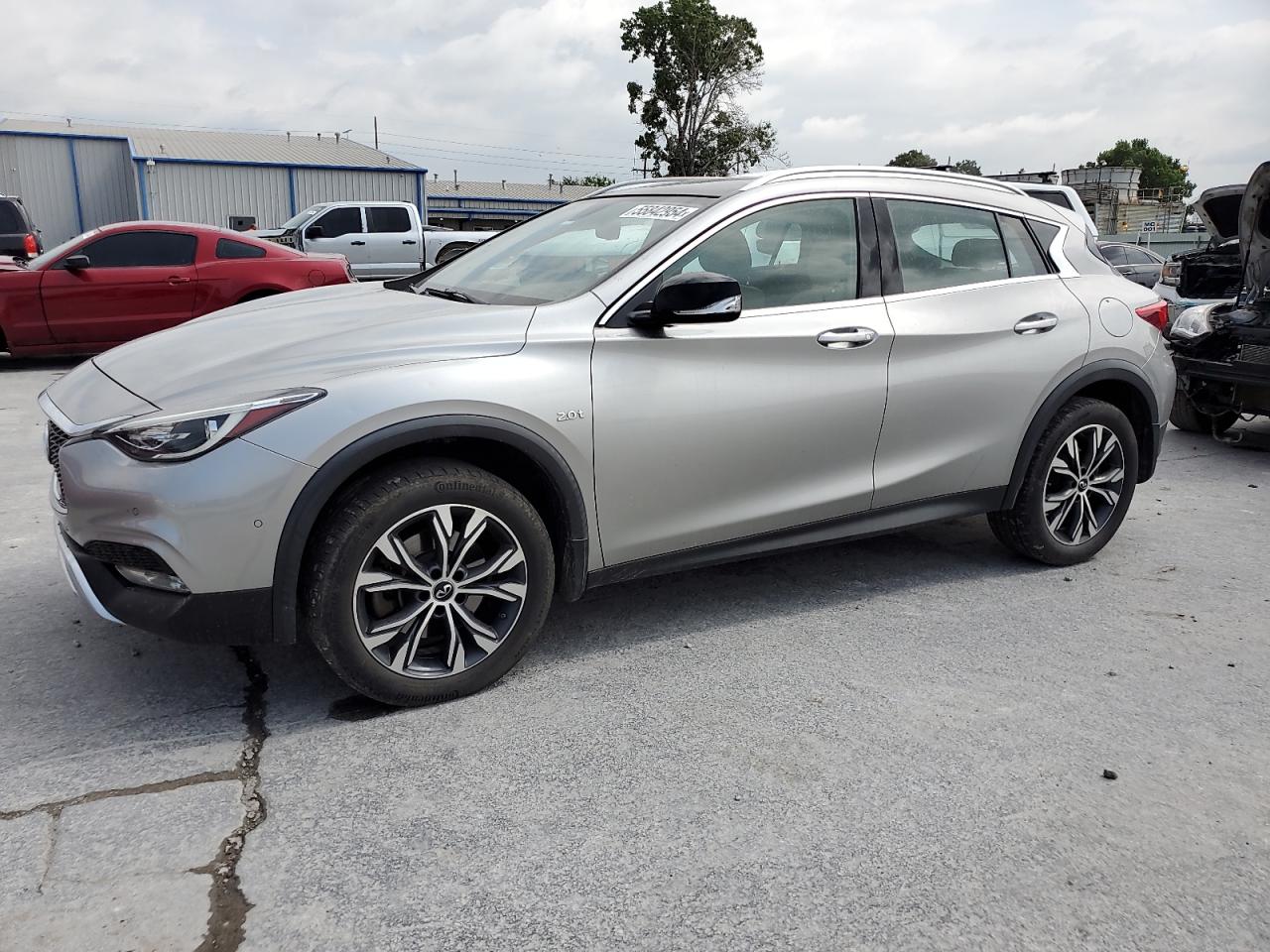 2017 INFINITI QX30 BASE