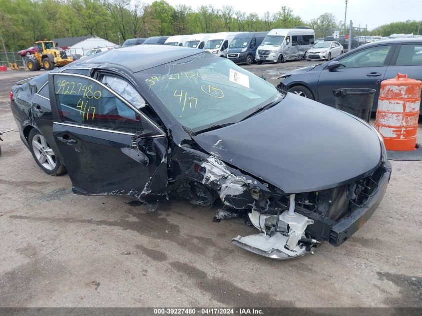 2014 TOYOTA CAMRY SE