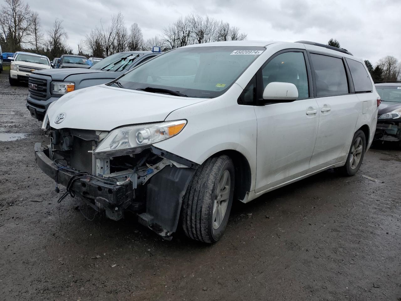 2015 TOYOTA SIENNA LE