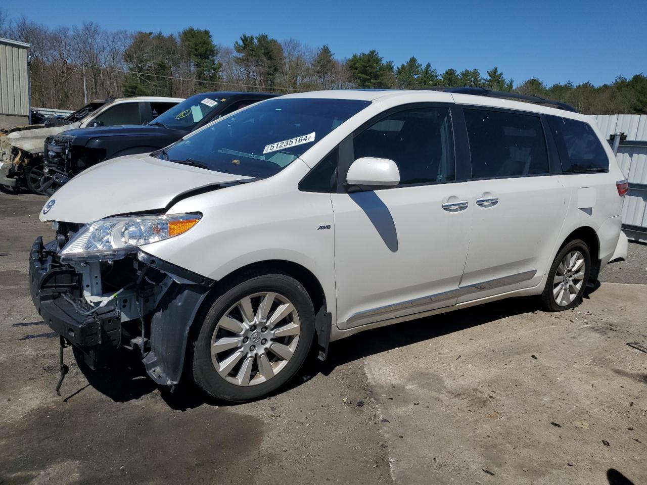 2017 TOYOTA SIENNA XLE