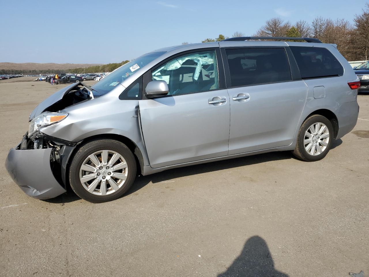 2017 TOYOTA SIENNA XLE