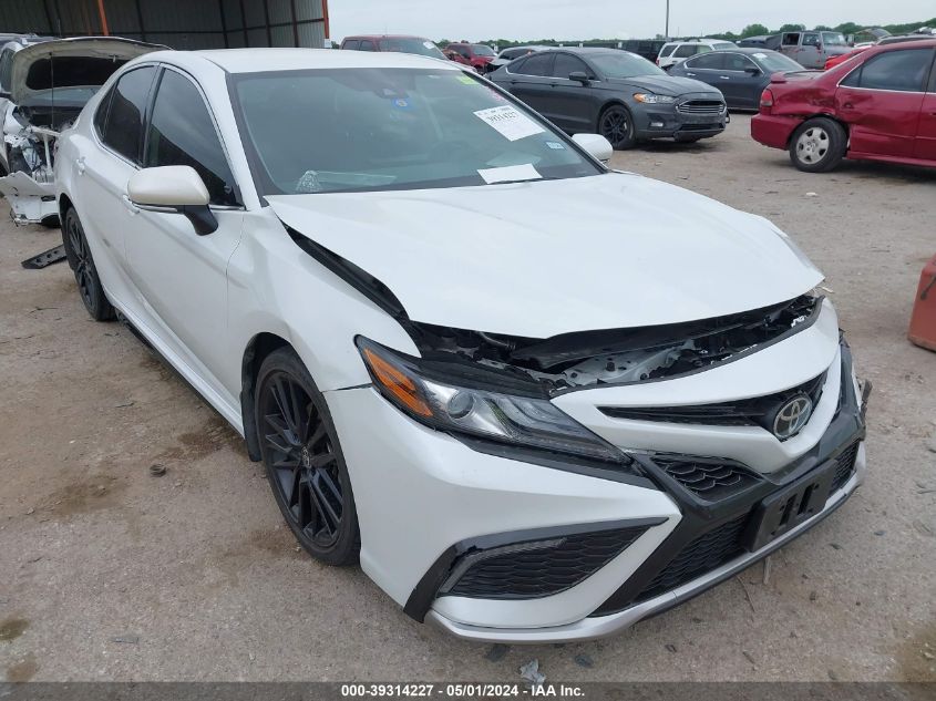 2022 TOYOTA CAMRY XSE