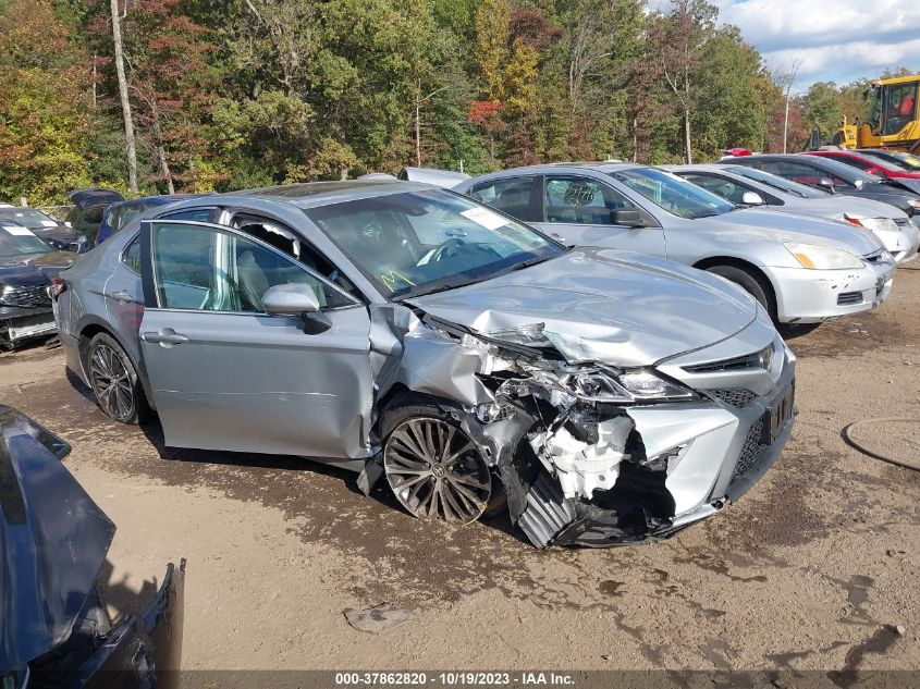 2018 TOYOTA CAMRY SE