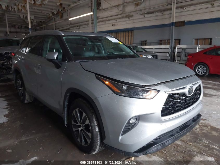 2022 TOYOTA HIGHLANDER XLE