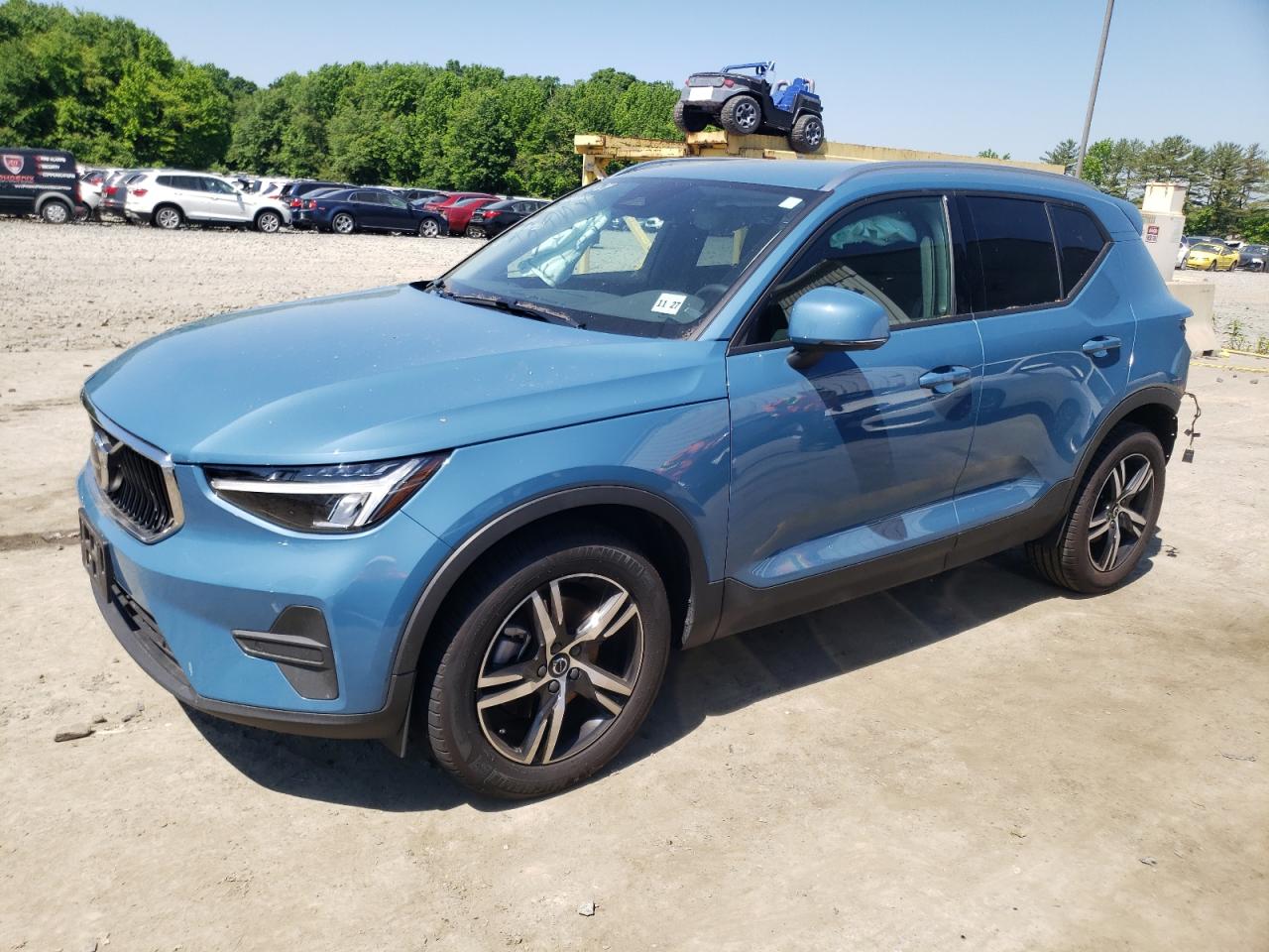 2023 VOLVO XC40 CORE