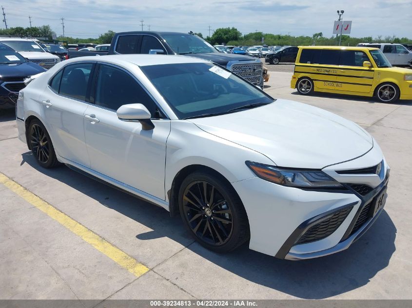 2022 TOYOTA CAMRY XSE