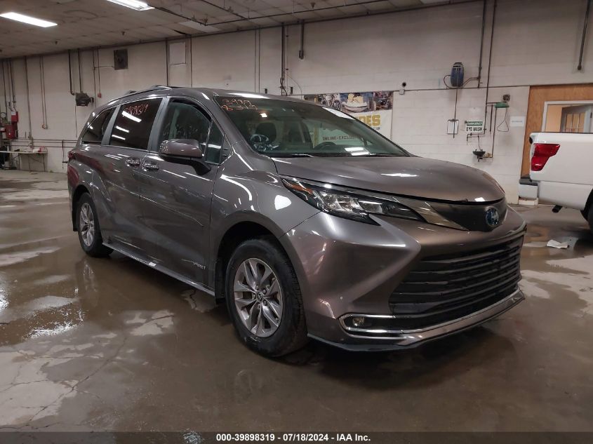 2021 TOYOTA SIENNA XLE