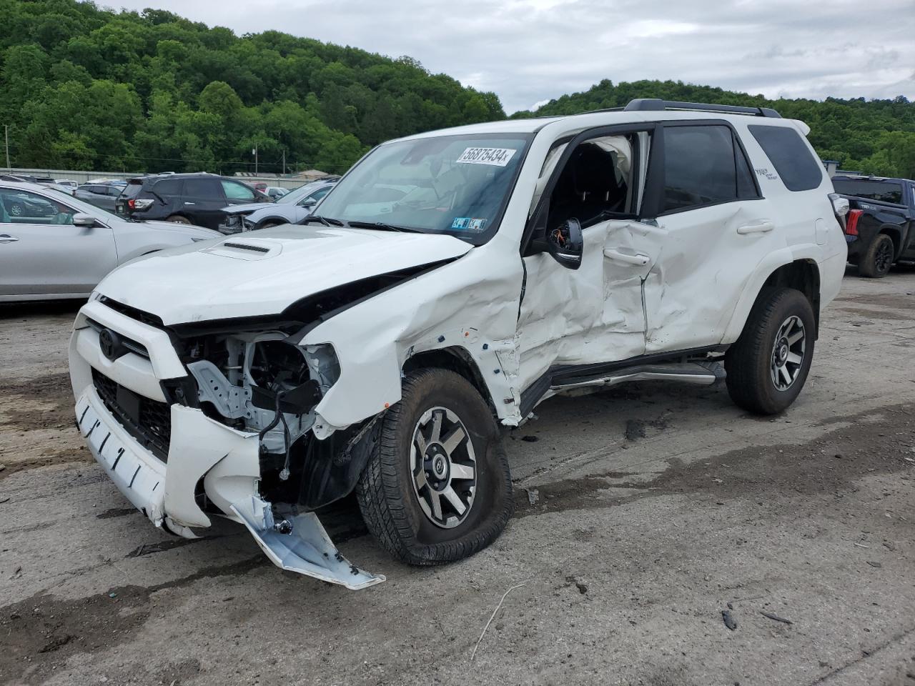 2023 TOYOTA 4RUNNER SE