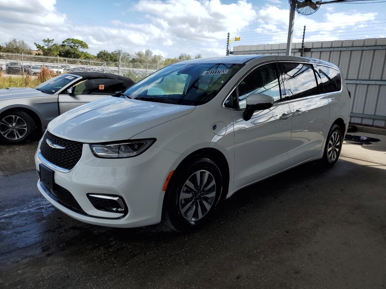 2023 CHRYSLER PACIFICA HYBRID TOURING L