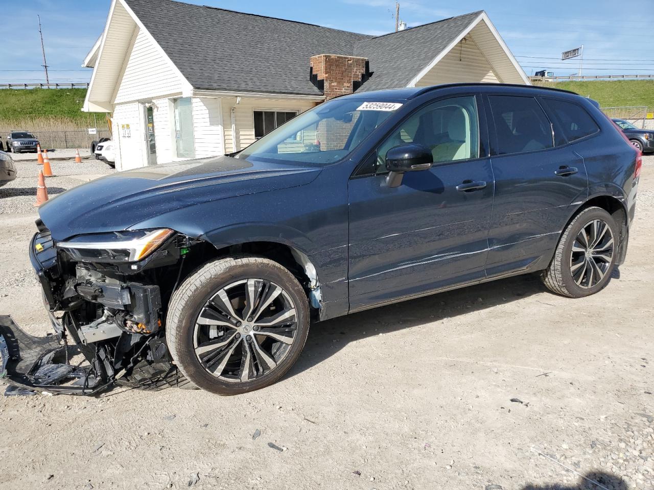 2023 VOLVO XC60 PLUS